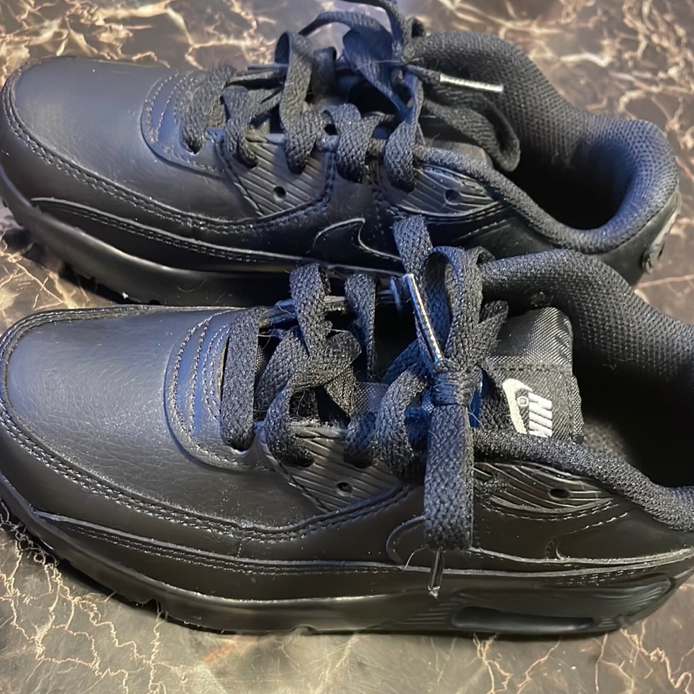 Black Nike Air Max Y